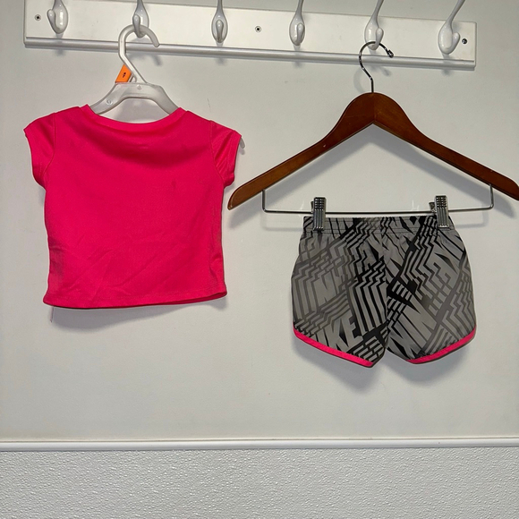 Kids Nike Dri-Fit Set Pink/Gray T-Shirt & Shorts Size 12M Not Perfect Condition - Picture 7 of 10